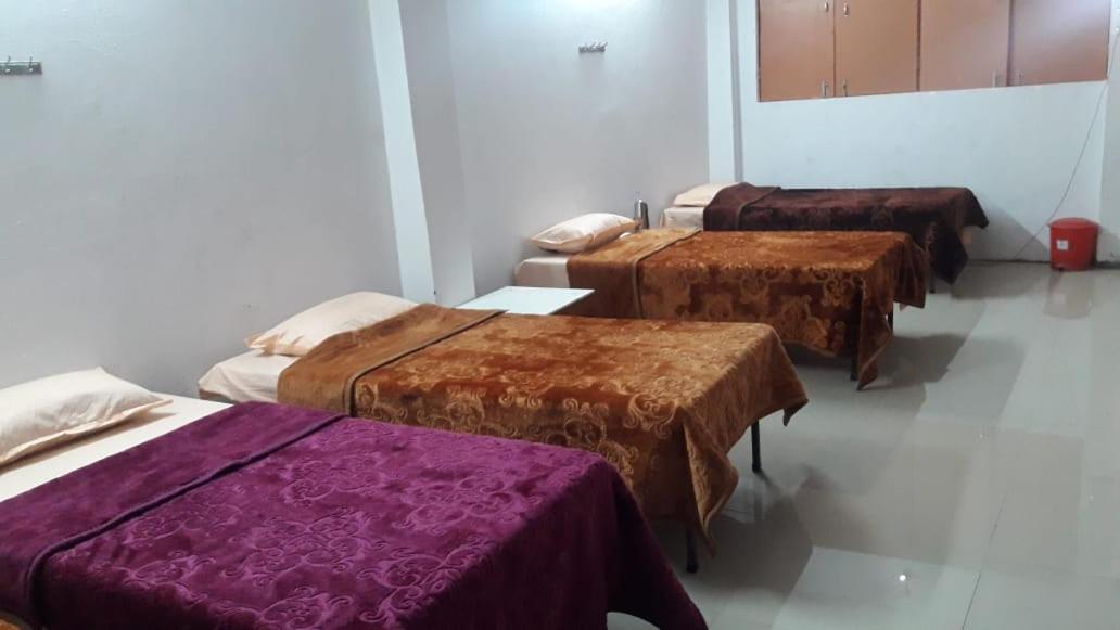 Nityanand Bed & Breakfast Allāhābād Junction Екстериор снимка