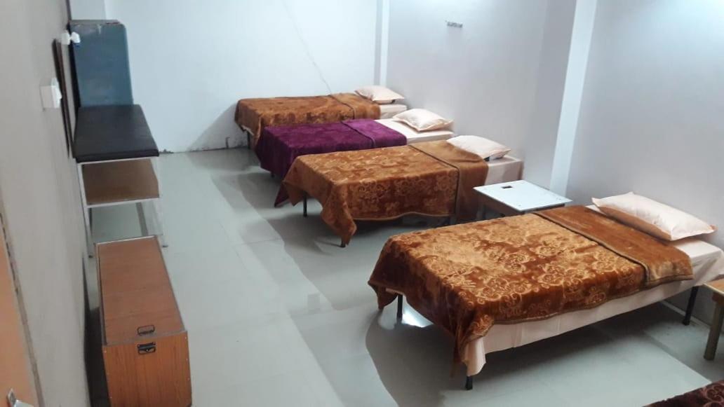 Nityanand Bed & Breakfast Allāhābād Junction Екстериор снимка